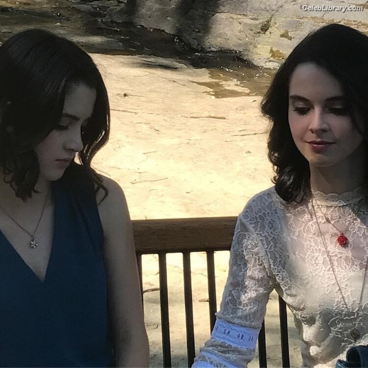 Vanessa Marano photo 4 of 1085