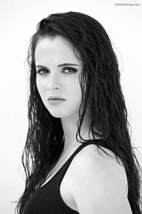 Vanessa Marano photo 12 of 1085