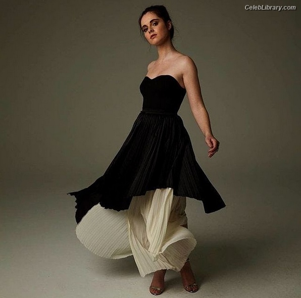 Vanessa Marano photo 7 of 1085