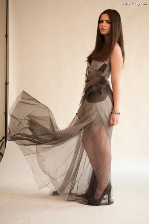 Vanessa Marano photo 16 of 1085