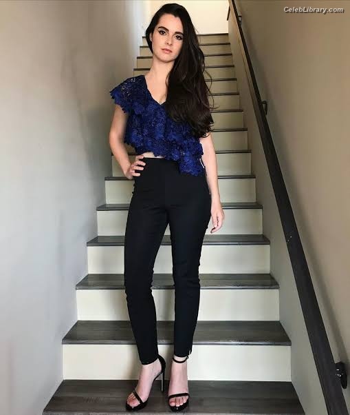 Vanessa Marano photo 7 of 1085