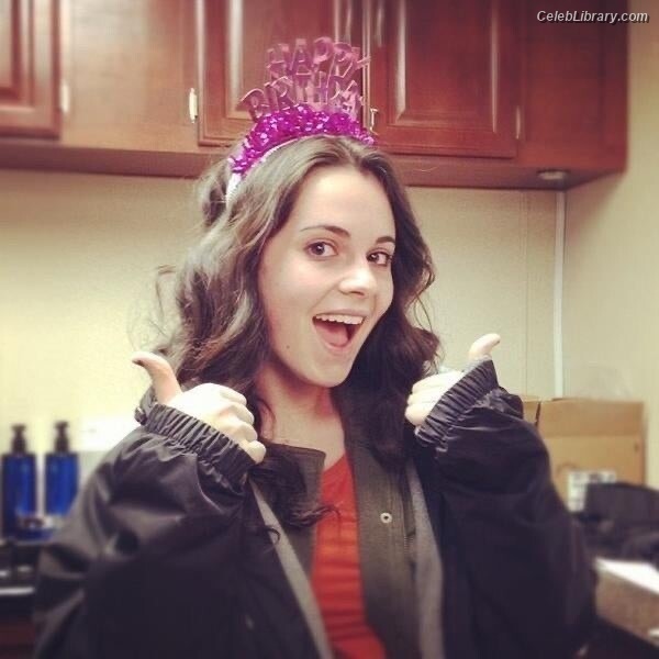 Vanessa Marano photo 2 of 1085