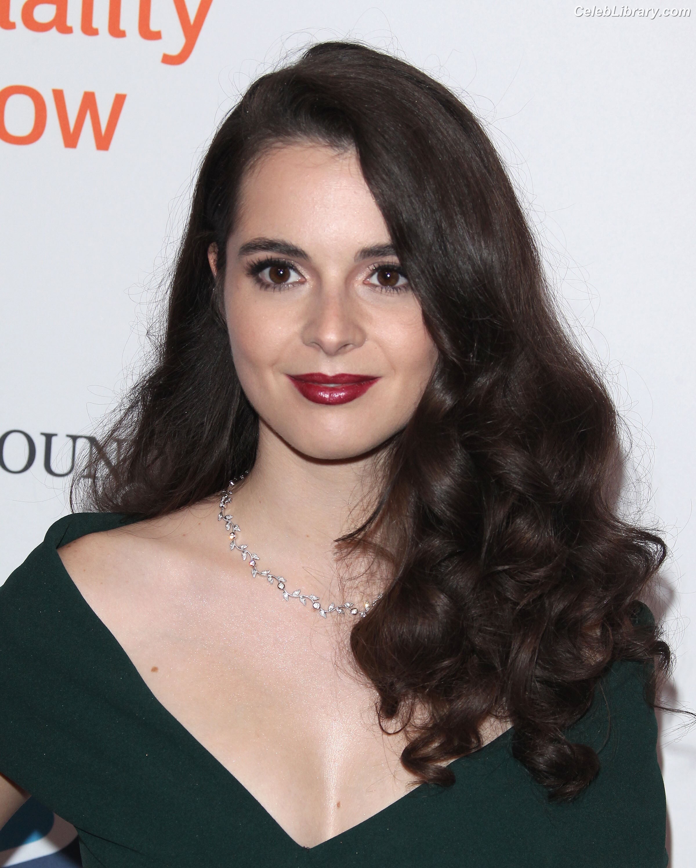 Vanessa Marano photo 6 of 1085