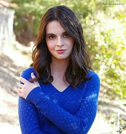 Vanessa Marano photo 8 of 1085