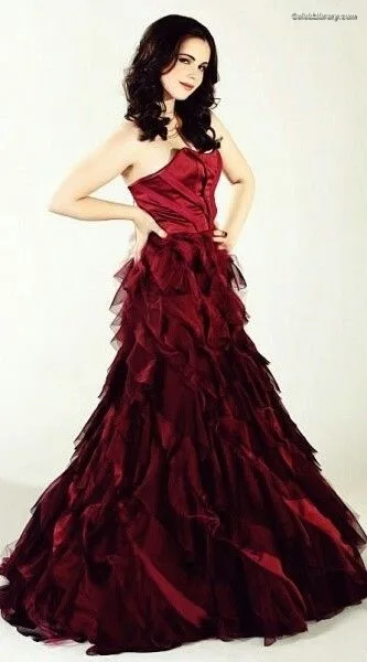 Vanessa Marano photo 4 of 1085