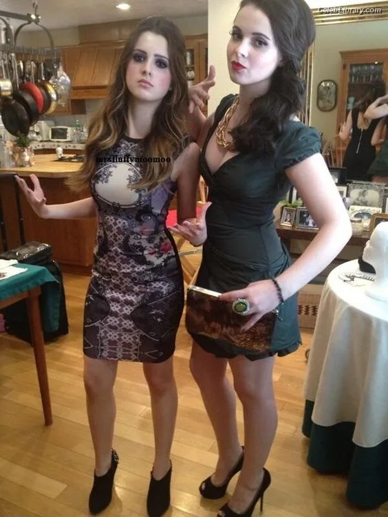 Vanessa Marano photo 15 of 1085