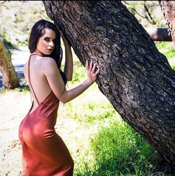Vanessa Marano photo 20 of 1085