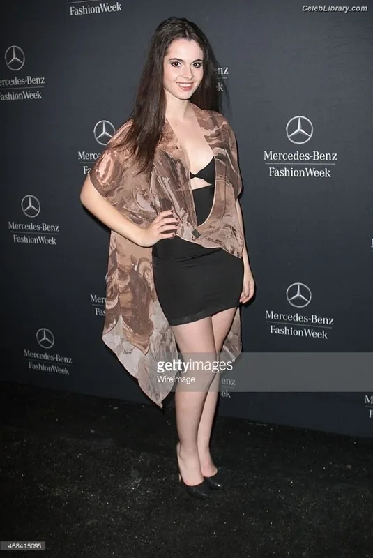 Vanessa Marano photo 7 of 1085