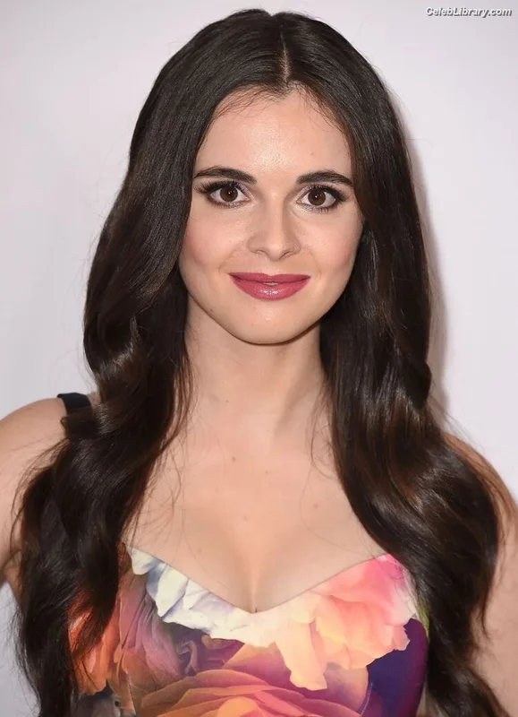 Vanessa Marano photo 9 of 1085