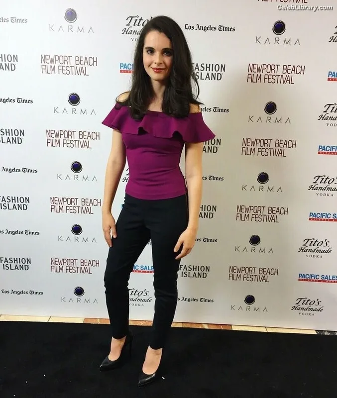 Vanessa Marano photo 22 of 1085