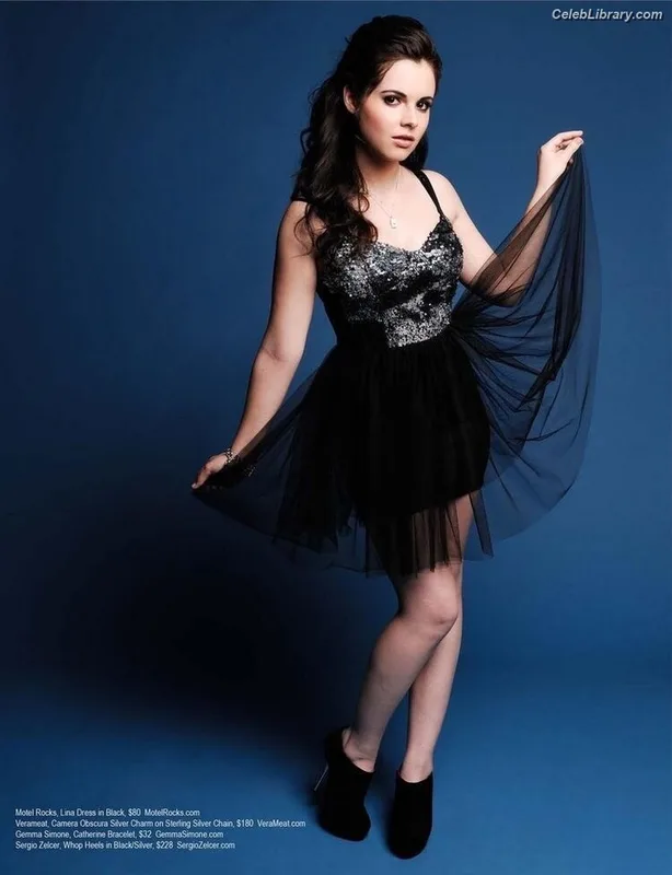 Vanessa Marano photo 1 of 1085