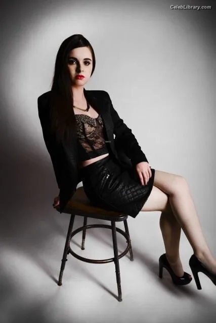 Vanessa Marano photo 3 of 1085