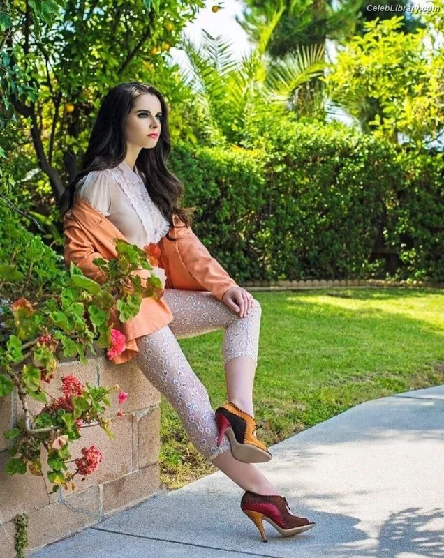 Vanessa Marano photo 14 of 1085