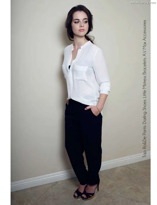 Vanessa Marano photo 3 of 1085