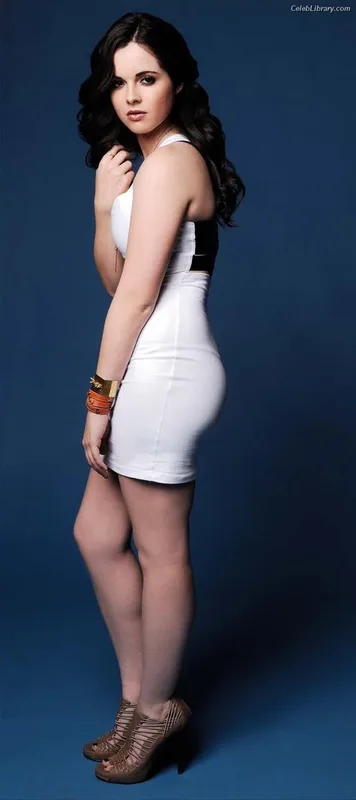 Vanessa Marano photo 6 of 1085