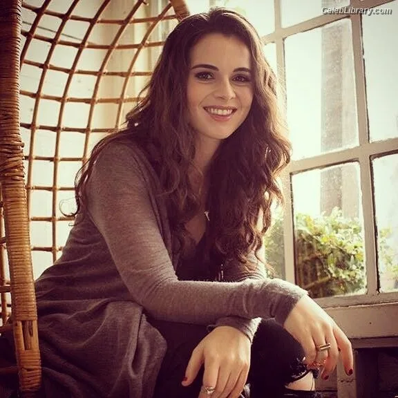 Vanessa Marano photo 13 of 1085