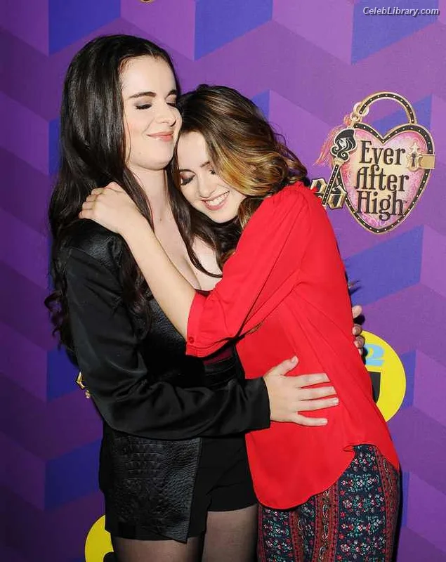 Vanessa Marano photo 3 of 1085