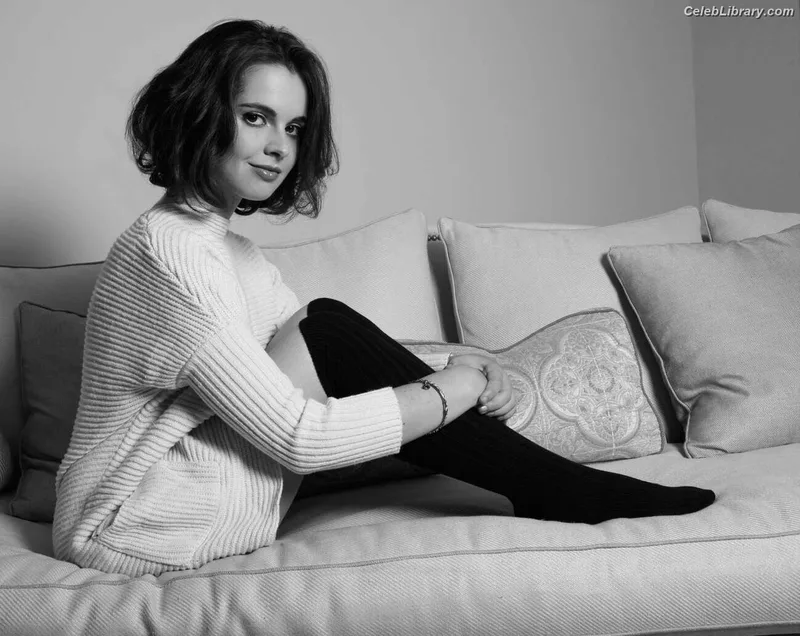 Vanessa Marano photo 9 of 1085