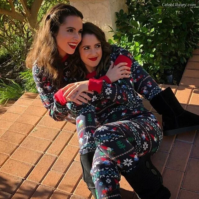 Vanessa Marano photo 15 of 1085