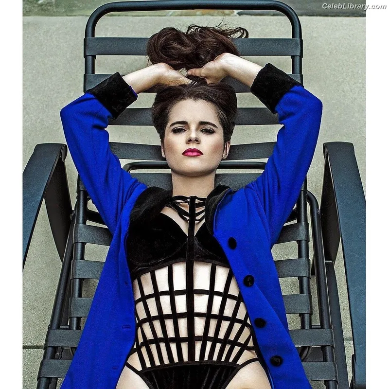 Vanessa Marano photo 4 of 1085