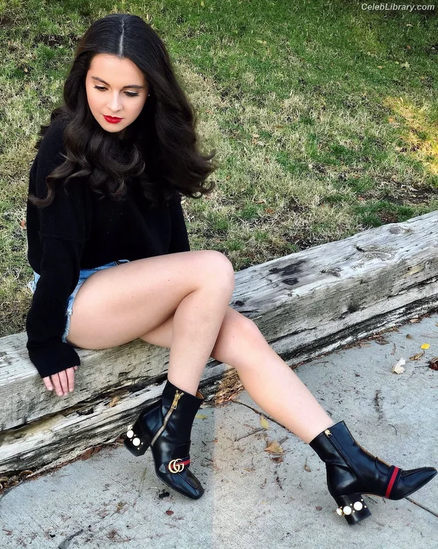 Vanessa Marano photo 12 of 1085