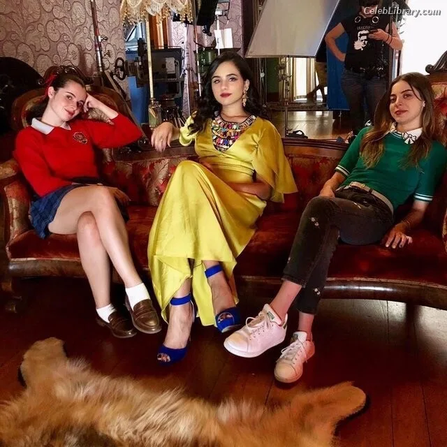 Vanessa Marano photo 15 of 1085