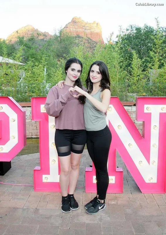 Vanessa Marano photo 5 of 1085