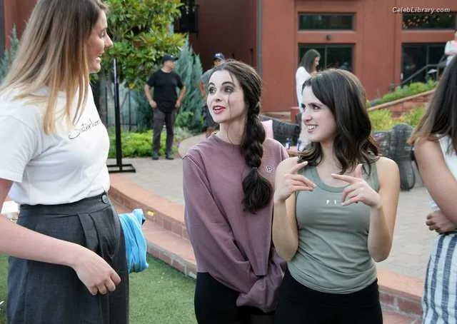 Vanessa Marano photo 6 of 1085