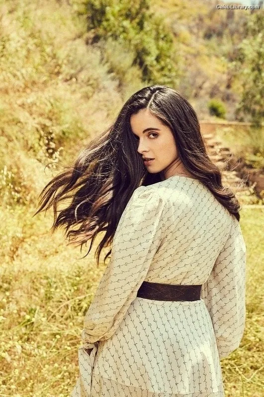 Vanessa Marano photo 9 of 1085