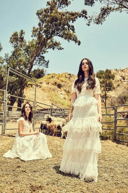 Vanessa Marano photo 10 of 1085
