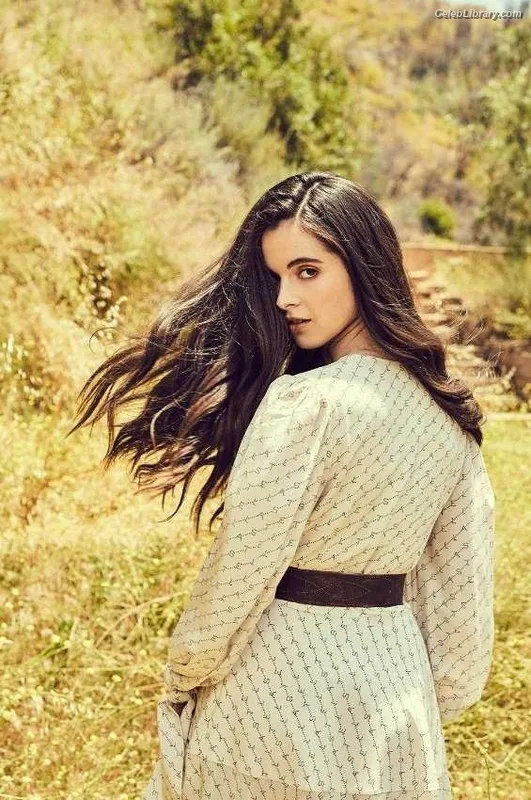 Vanessa Marano photo 13 of 1085