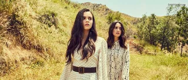 Vanessa Marano photo 14 of 1085