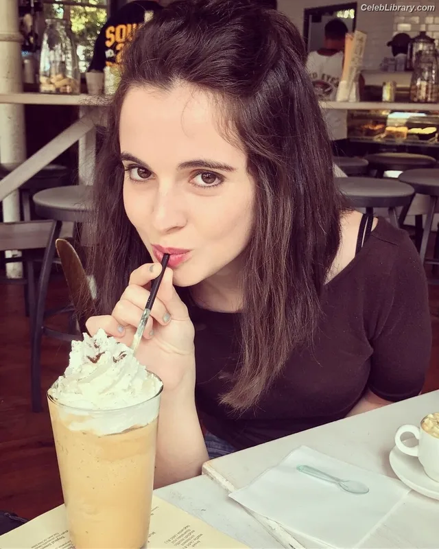 Vanessa Marano photo 15 of 1085