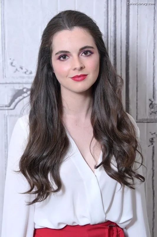 Vanessa Marano photo 18 of 1085