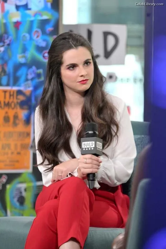 Vanessa Marano photo 21 of 1085