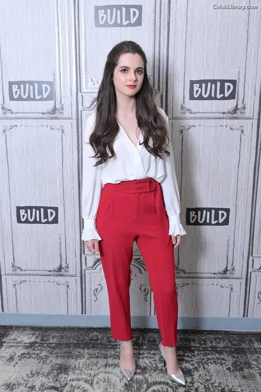 Vanessa Marano photo 24 of 1085