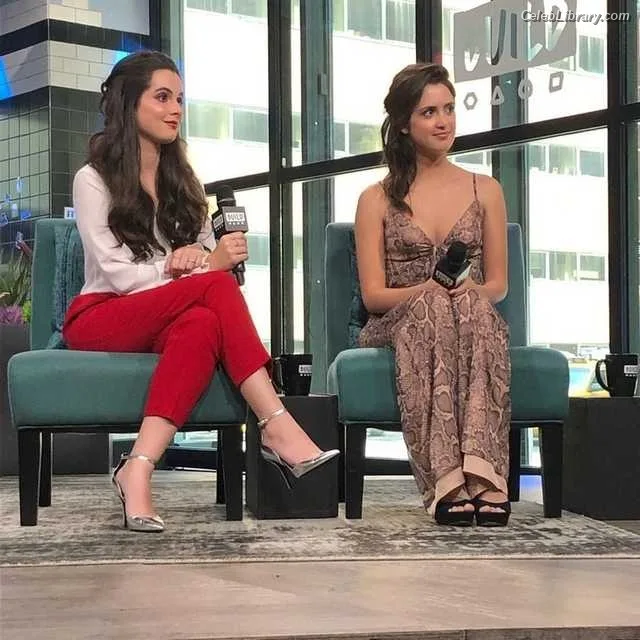 Vanessa Marano photo 2 of 1085