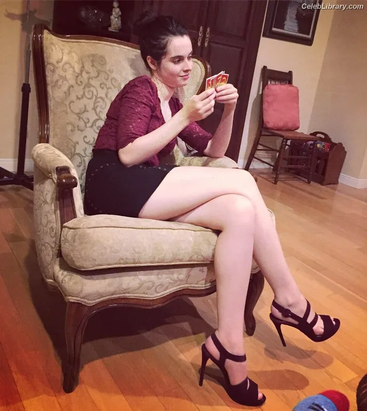 Vanessa Marano photo 3 of 1085