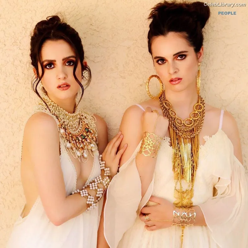 Vanessa Marano photo 7 of 1085