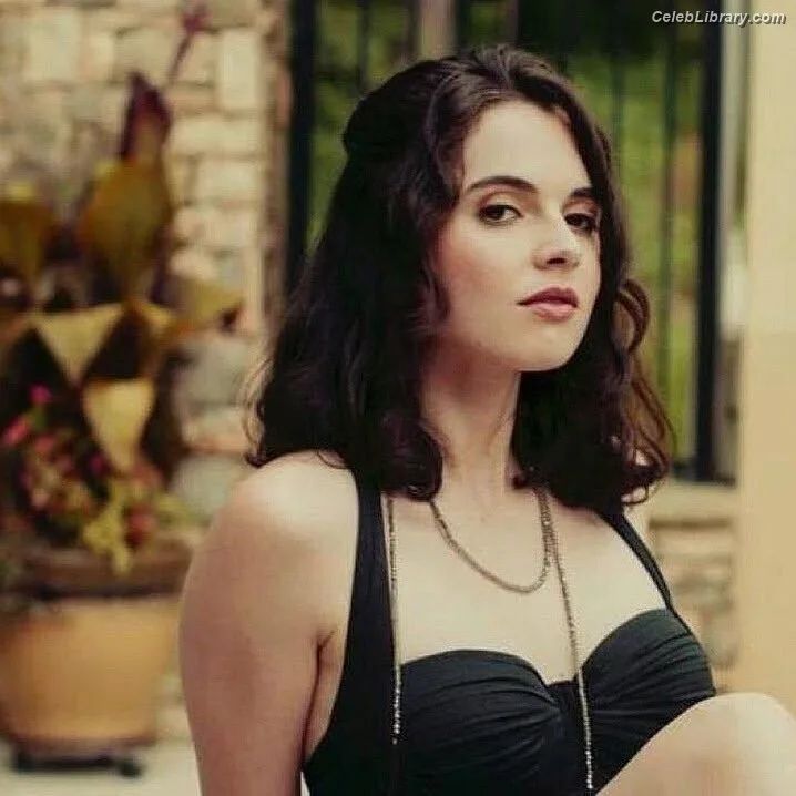 Vanessa Marano photo 14 of 1085