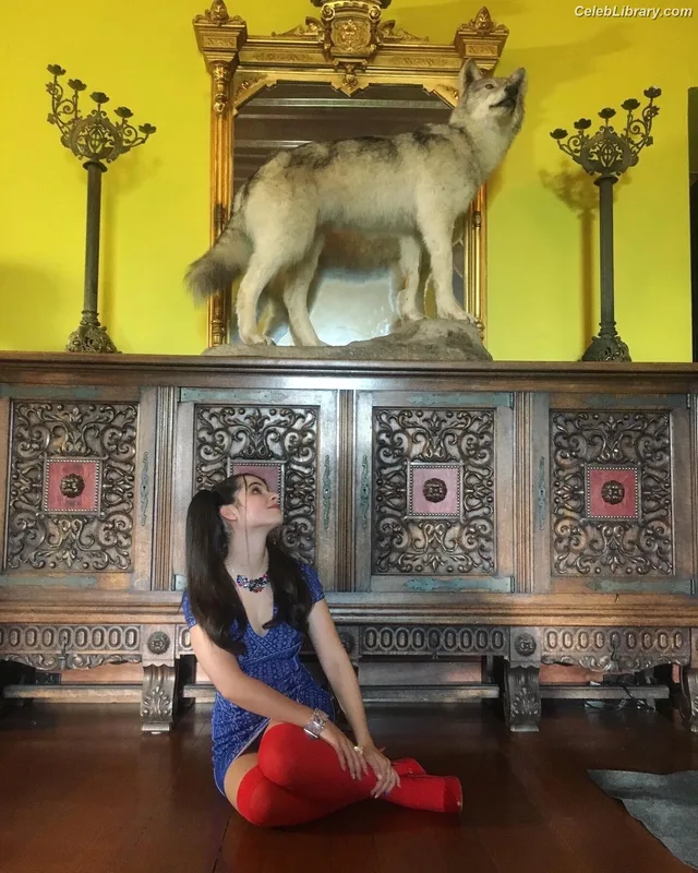 Vanessa Marano photo 18 of 1085