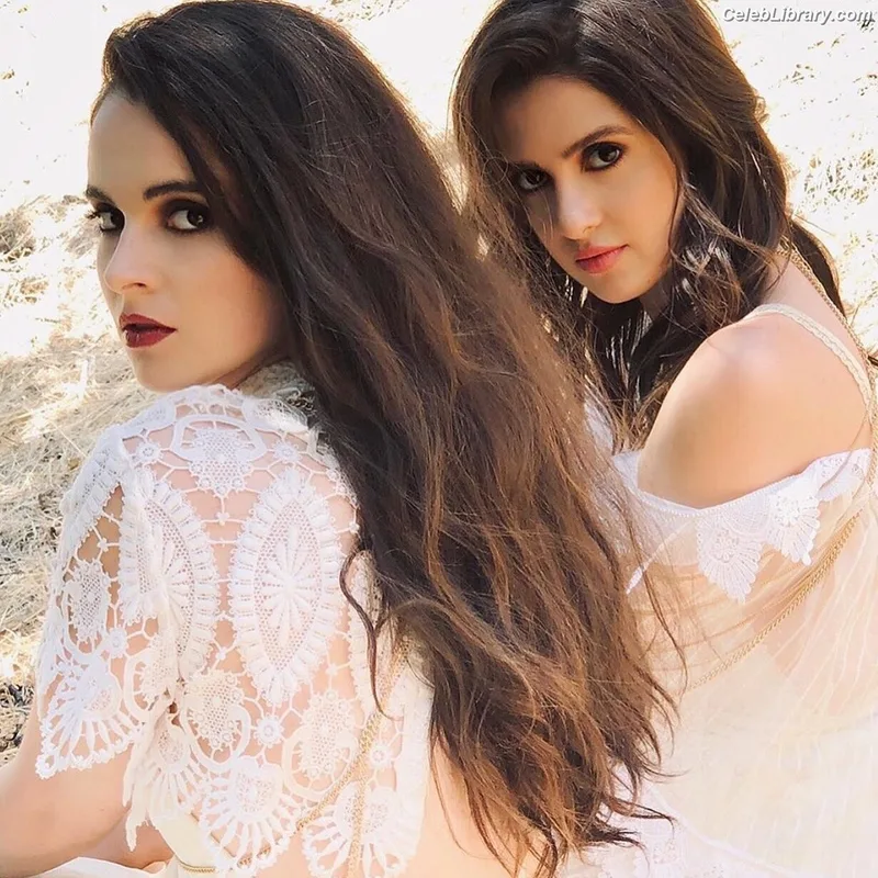 Vanessa Marano photo 20 of 1085