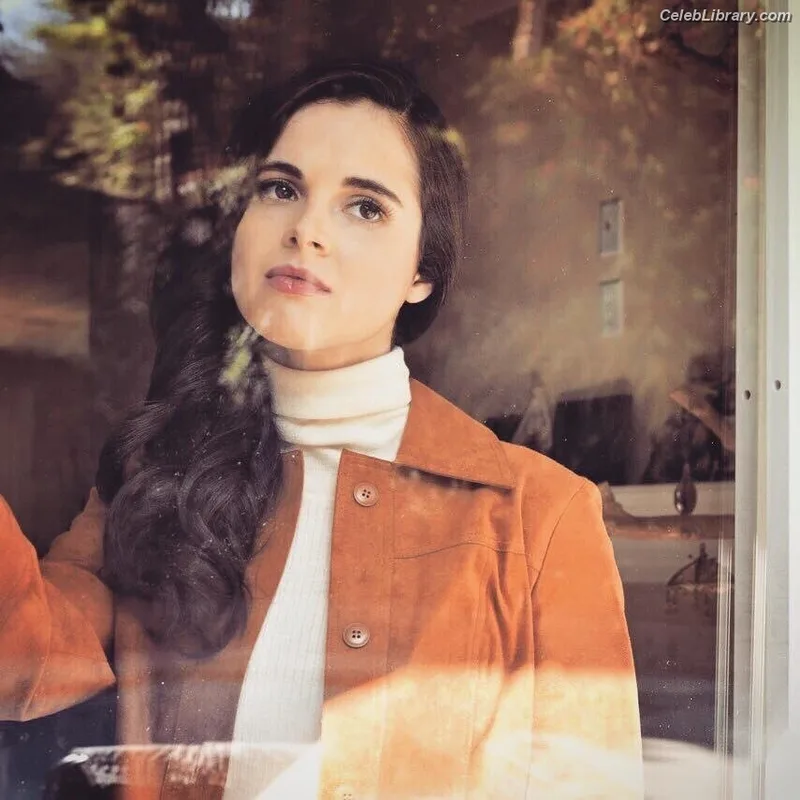 Vanessa Marano photo 22 of 1085