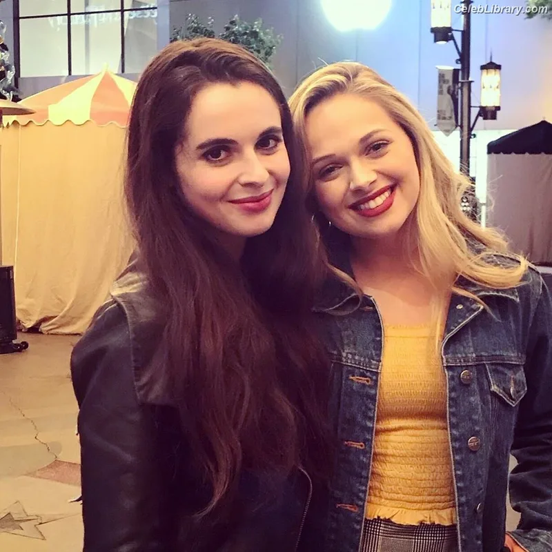 Vanessa Marano photo 24 of 1085