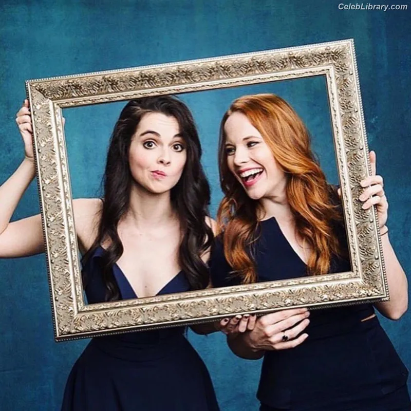 Vanessa Marano photo 1 of 1085