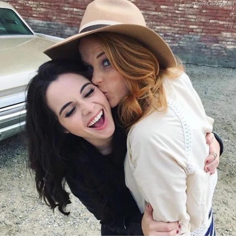 Vanessa Marano photo 2 of 1085