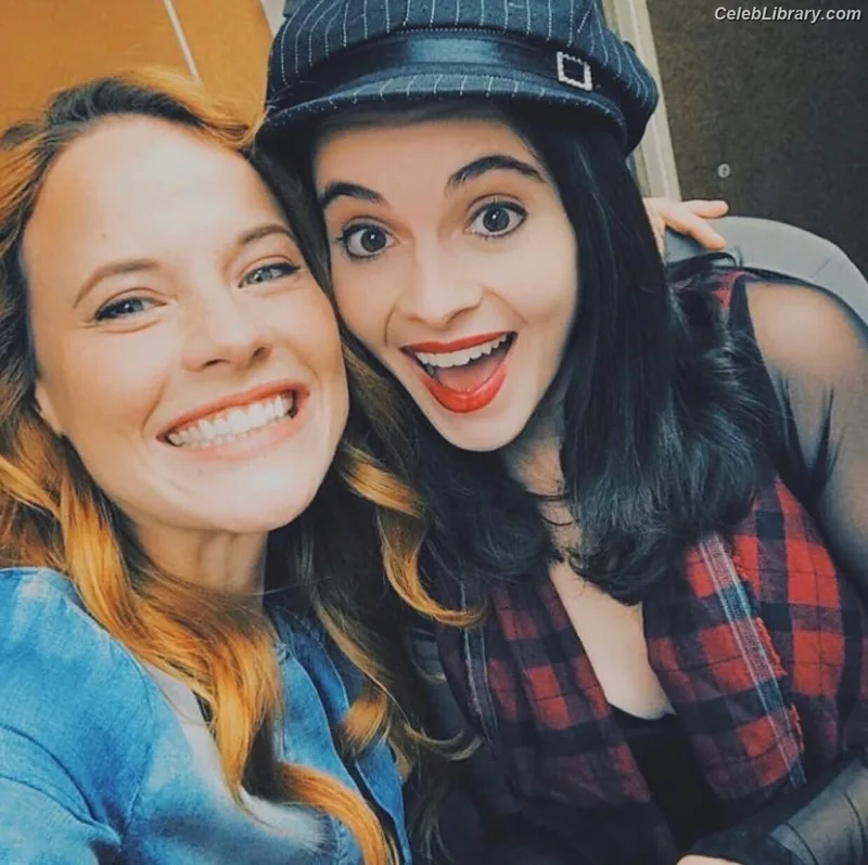Vanessa Marano photo 4 of 1085