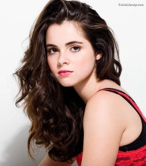 Vanessa Marano photo 4 of 1085
