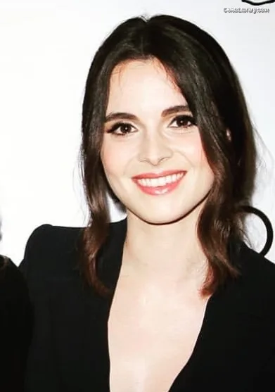 Vanessa Marano photo 6 of 1085