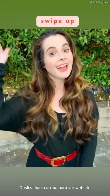 Vanessa Marano photo 3 of 1085